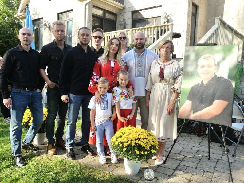 Рідні Героя України Михайла Яворського з гуртом "Антитіла" на вечорі пам'яті в Чикаго.