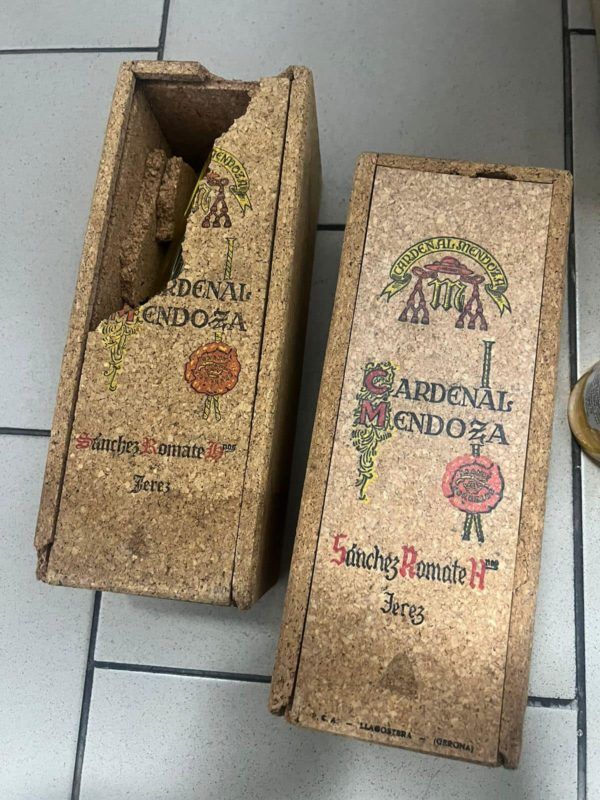 "Яблука" і колекційний алкоголь: двоє прикарпатців намагались ввезти в Україну товари на суму 1,5 млн грн 1