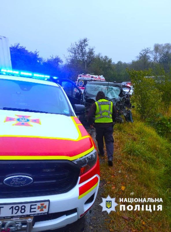 Смертельне ДТП на Косівщині: вантажівка зіткнулась з легковиком 2