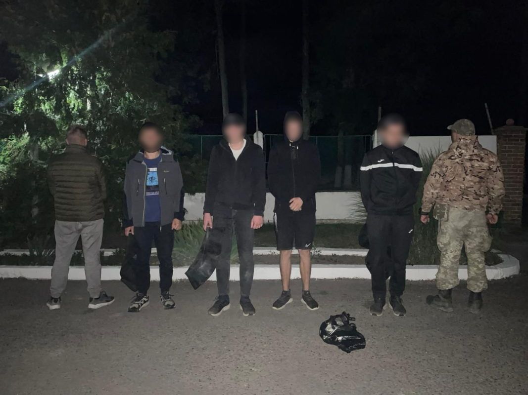 Прикордонники затримали порушників за кілька метрів від кордону 1