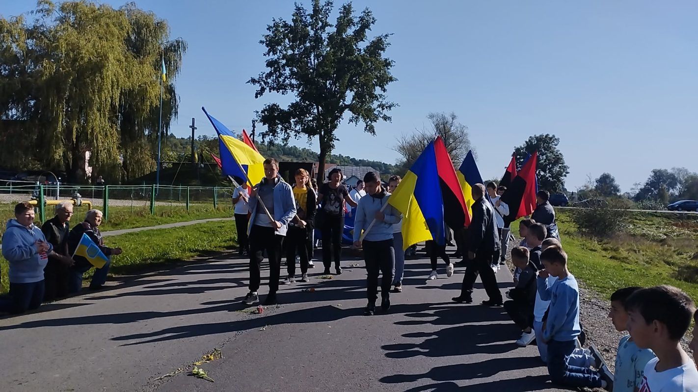Надвірнянщина попрощалась із полеглим бійцем Дмитром Гандзюком 4
