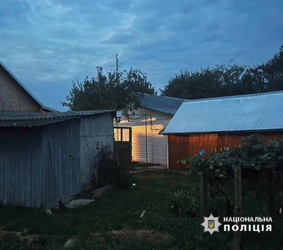 На Коломийщині нетверезий чоловік дерев'яною палкою побив пенсіонерів 1