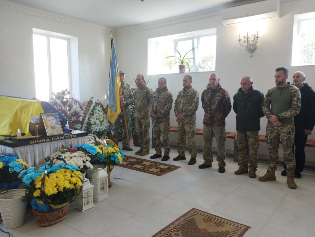 Надвірнянщина попрощалась із полеглим бійцем Дмитром Гандзюком 2