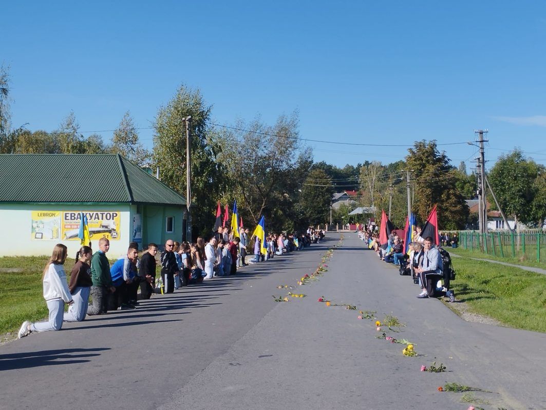 Надвірнянщина попрощалась із полеглим бійцем Дмитром Гандзюком 7