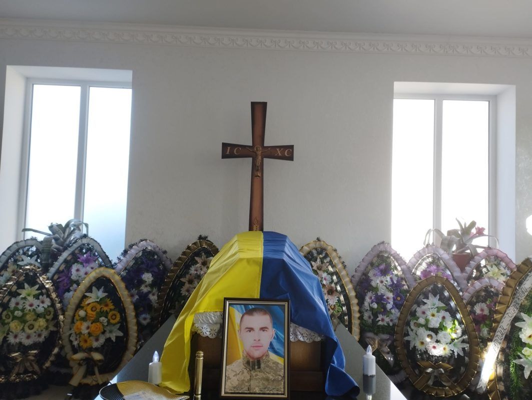Надвірнянщина попрощалась із полеглим бійцем Дмитром Гандзюком 1