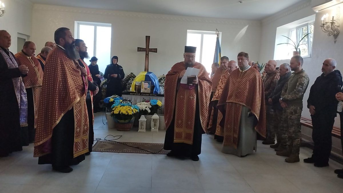 Надвірнянщина попрощалась із полеглим бійцем Дмитром Гандзюком 3