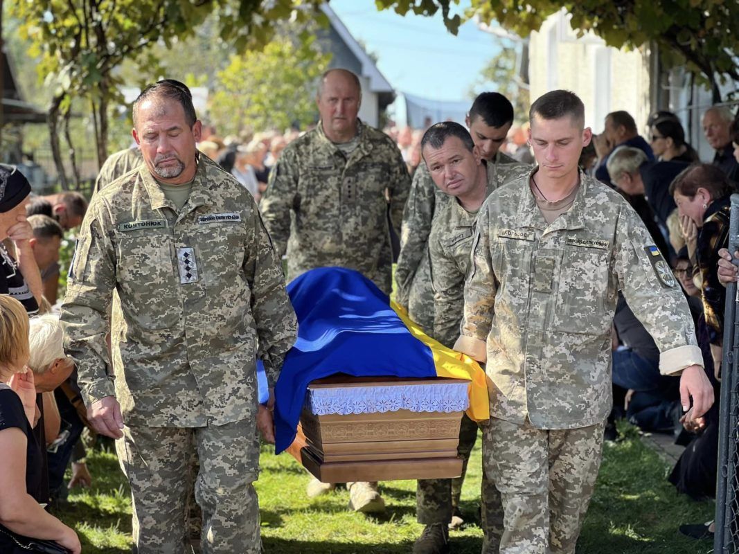 Отинійська громада попрощалась з Героєм Любомиром Гулієм 7