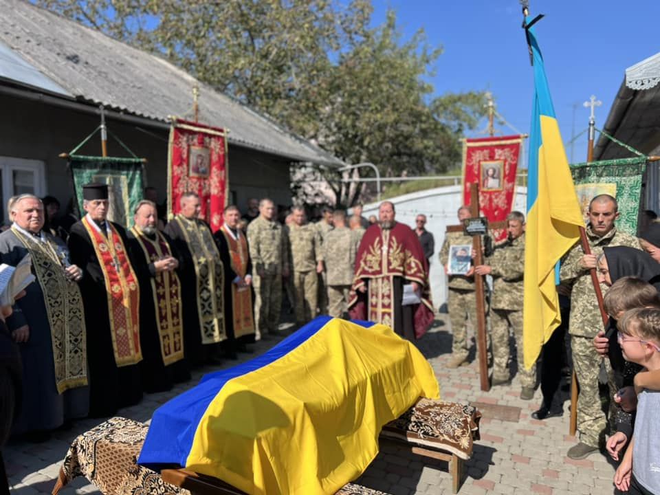 Отинійська громада попрощалась з Героєм Любомиром Гулієм 9