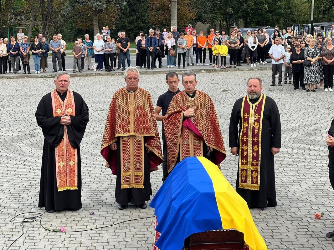 Сьогодні у Голоскові проведуть в останню путь "Едельвейса" Василя Романюка 5
