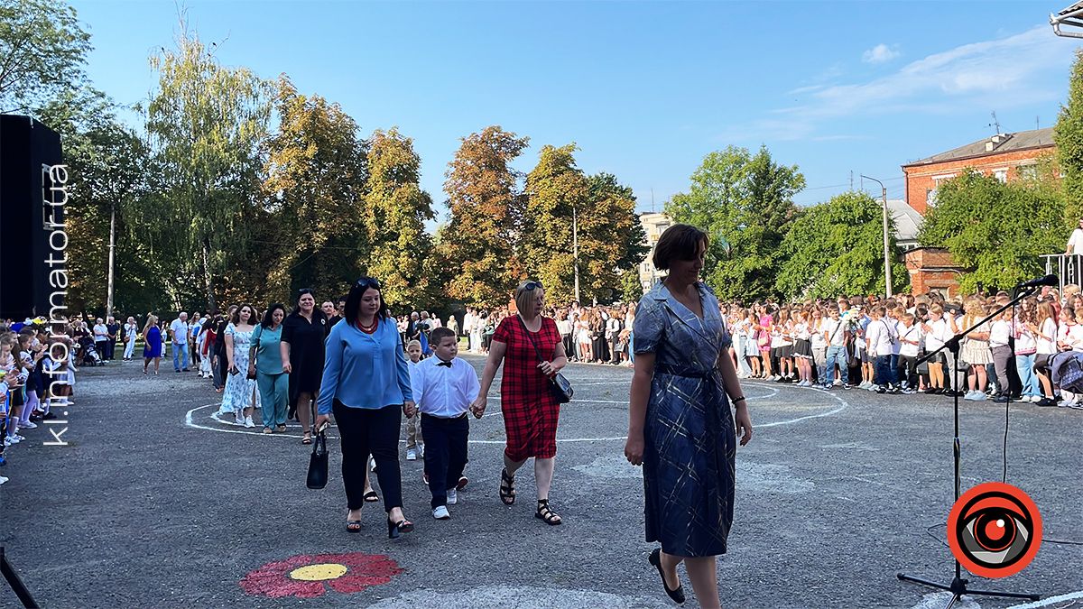 60-ий перший дзвоник: У Коломийському ліцеї №2 пройшла ювілейна урочиста лінійка 11