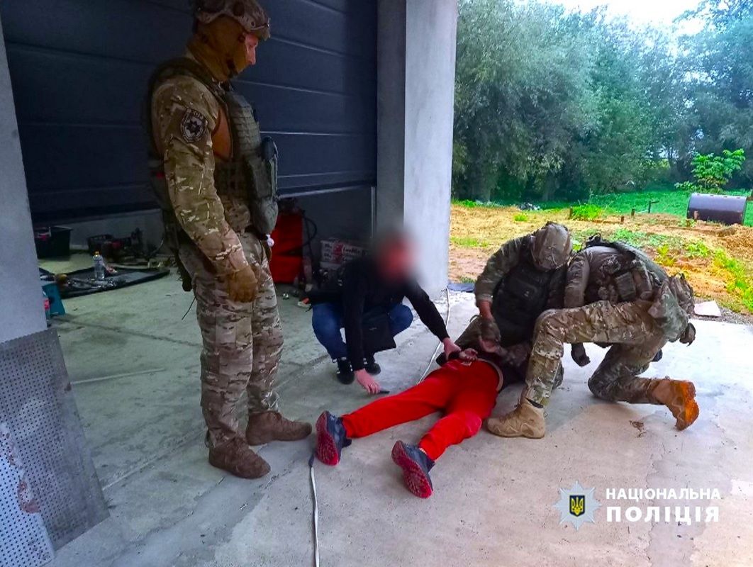 Двох мешканців Косівщини затримали за продаж зброї та боєприпасів 3