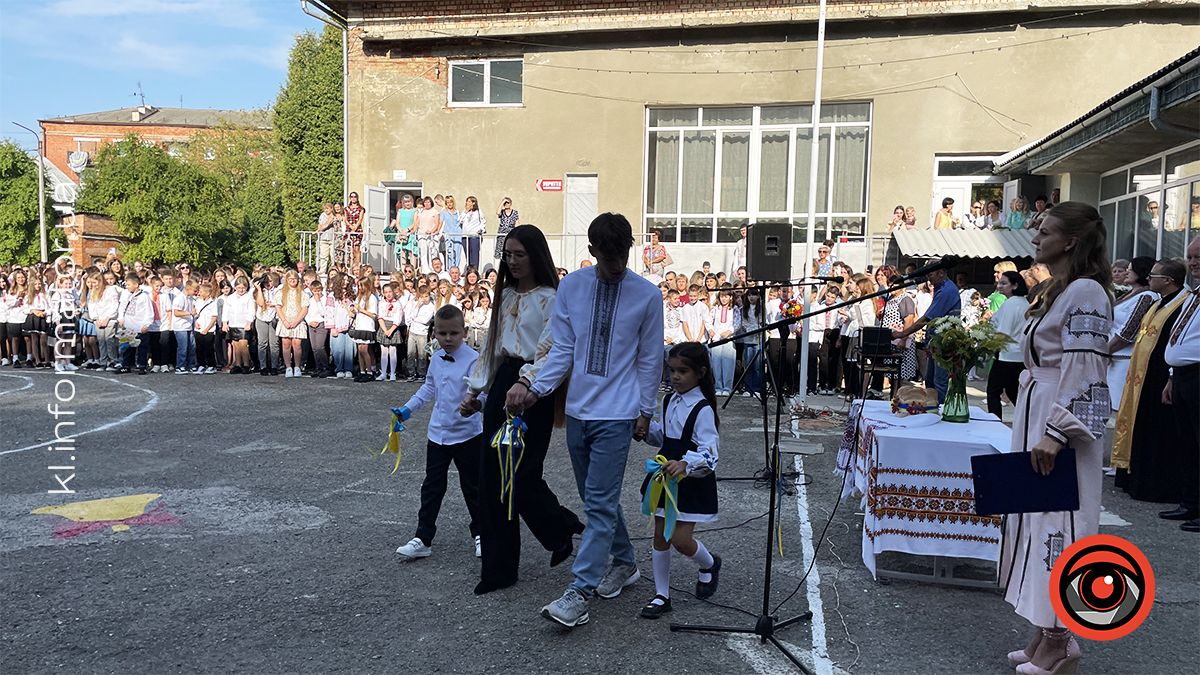 60-ий перший дзвоник: У Коломийському ліцеї №2 пройшла ювілейна урочиста лінійка 9