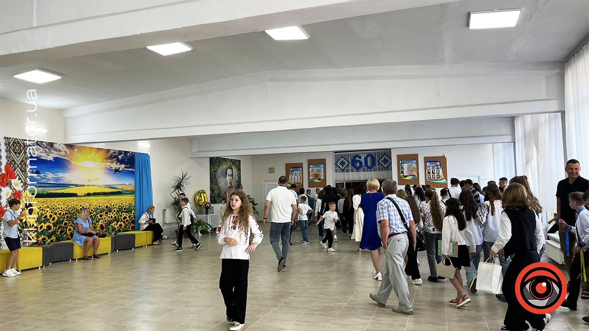 60-ий перший дзвоник: У Коломийському ліцеї №2 пройшла ювілейна урочиста лінійка 1