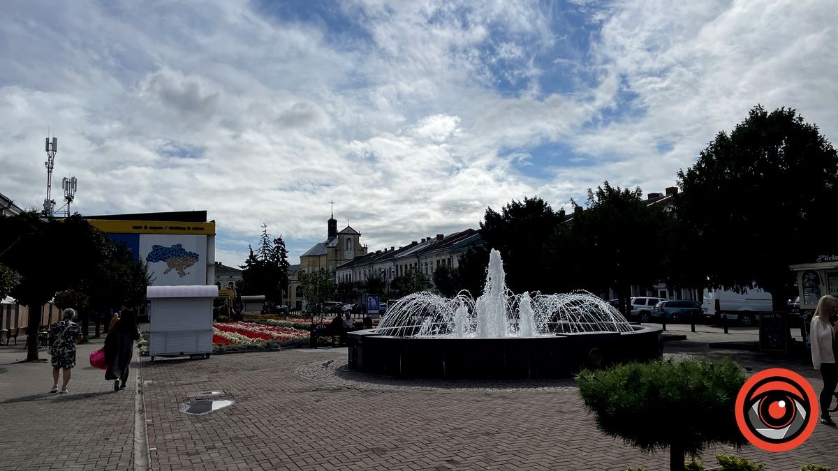 Дивовижне небо та ще трішки сонця: вересневе середмістя Коломиї. Фоторепортаж 2