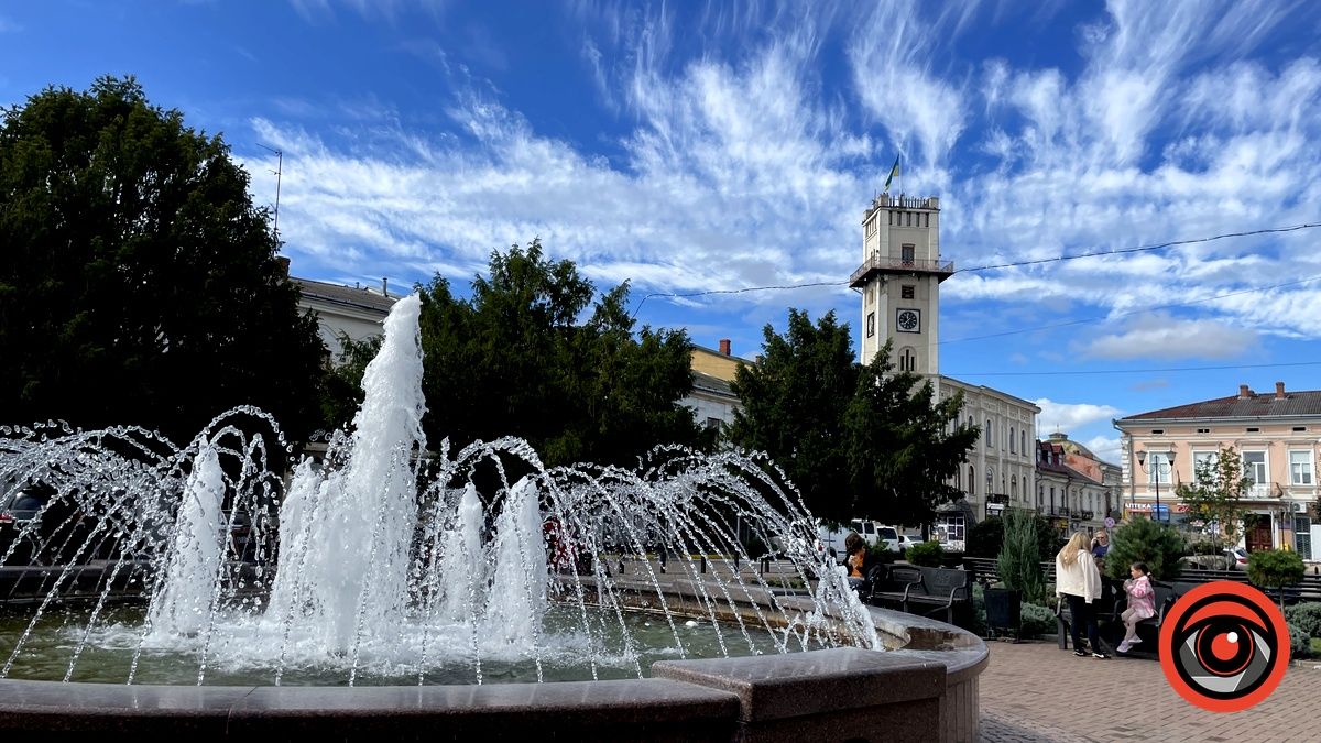 Дивовижне небо та ще трішки сонця: вересневе середмістя Коломиї. Фоторепортаж 1