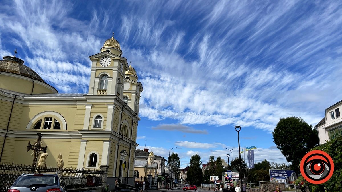 Дивовижне небо та ще трішки сонця: вересневе середмістя Коломиї. Фоторепортаж 9