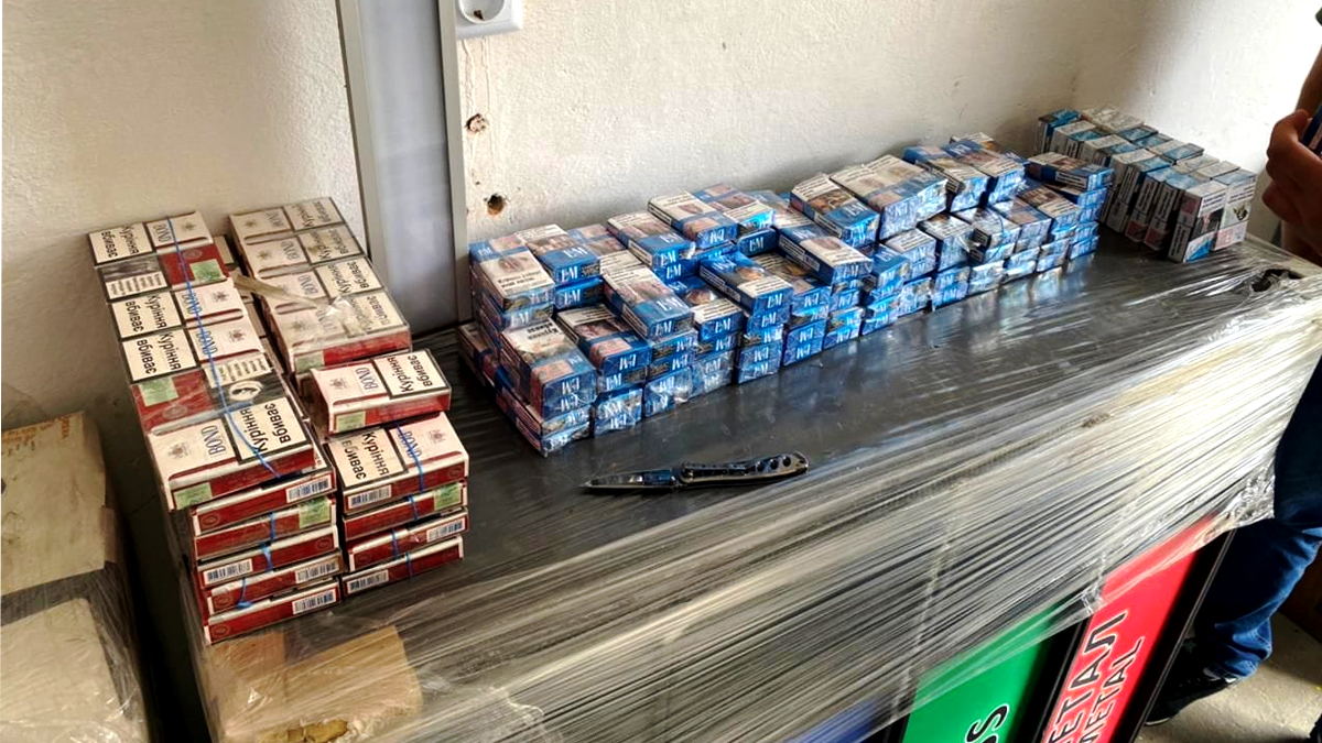 Прикордонники виявили у мінівені сховок з 653 пачками цигарок 3