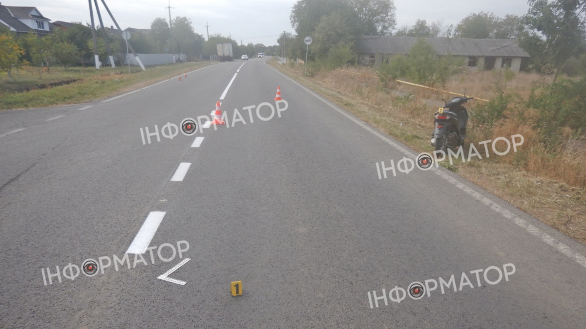 На Коломийщині керманич вантажівки в'їхав у скутериста, останнього - госпіталізували 1