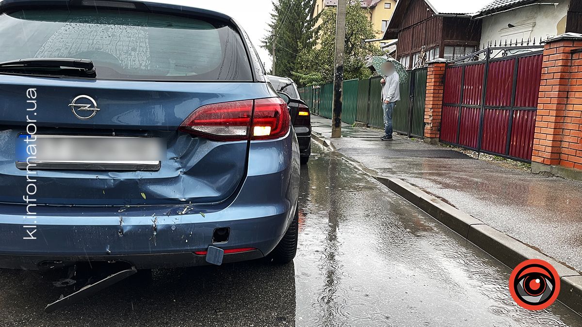 Ранкова ДТП у Коломиї за участі трьох автівок: рух ускладнений 2