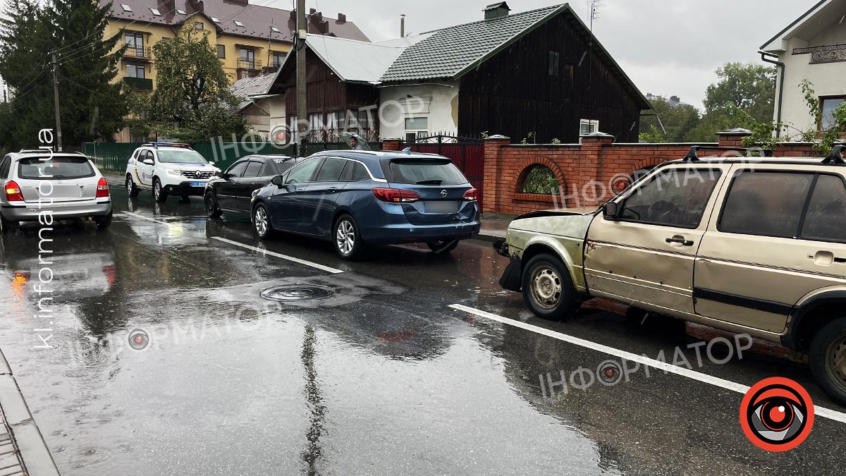 Ранкова ДТП у Коломиї за участі трьох автівок: рух ускладнений 1