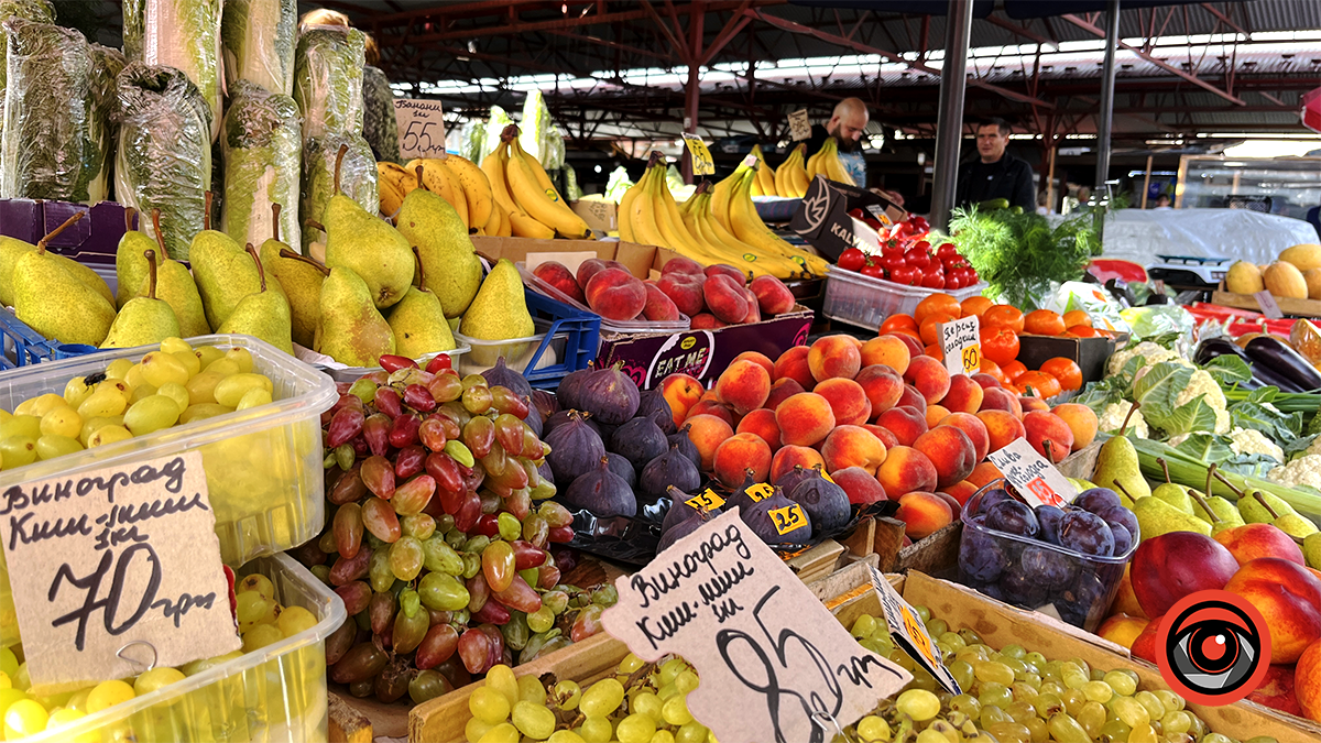 Скільки коштують фрукти на ринку в Коломиї у вересні 1