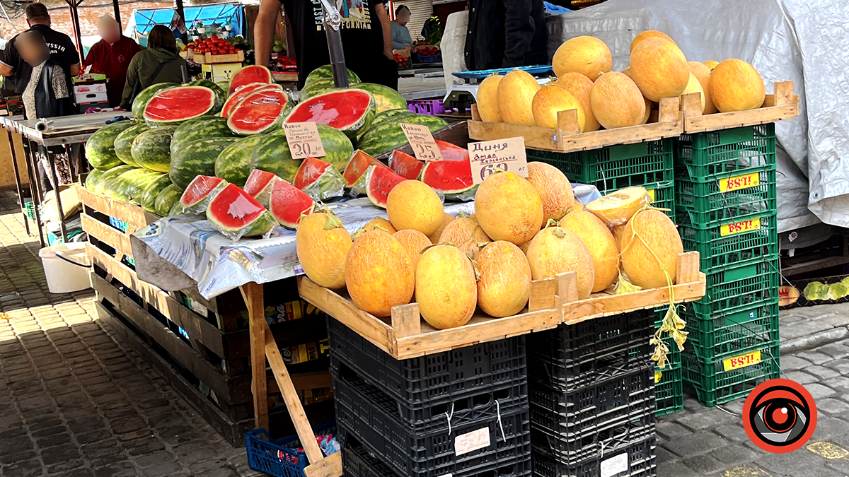 Скільки коштують фрукти на ринку в Коломиї у вересні 2