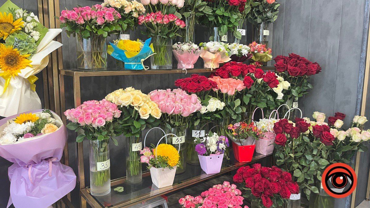 Скільки коштують квіти у Коломиї напередодні свята Першого дзвоника 1