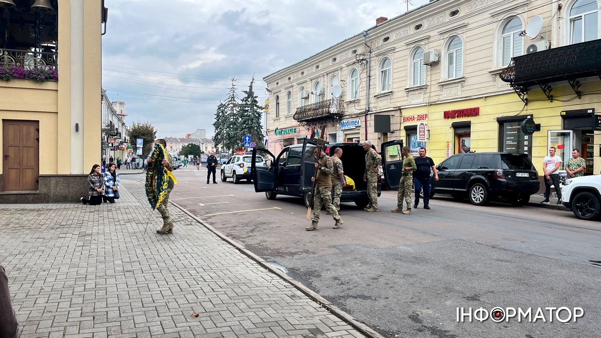 У Коломию "на щиті" повернувся захисник Олександр Рогозін 4
