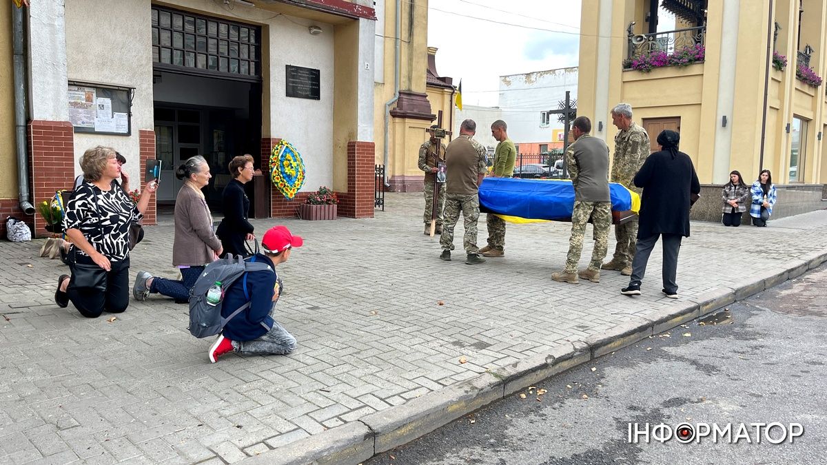 У Коломию "на щиті" повернувся захисник Олександр Рогозін 5