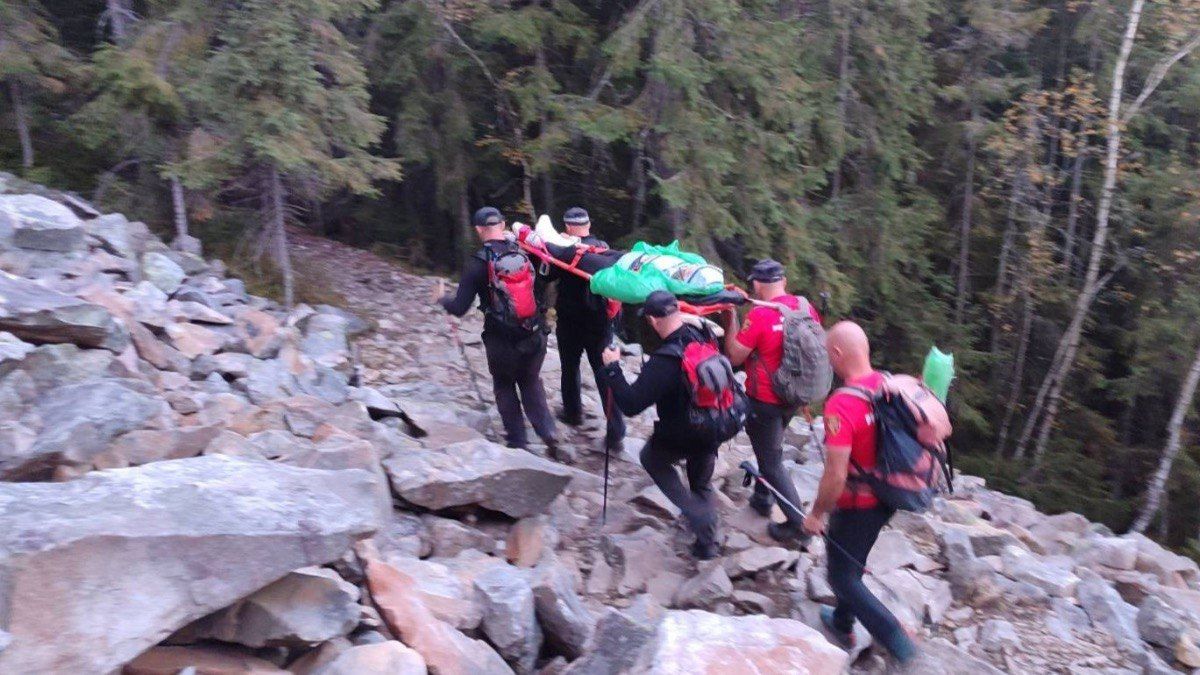 Під час спуску з гори Хомʼяк травмувалася жінка 1