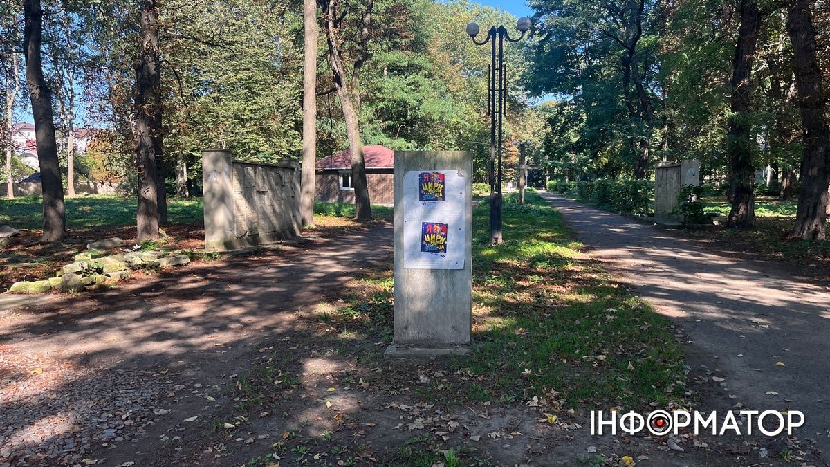 Рекламу цирку - на меморіальній плиту: нонсенс у Коломиї 1