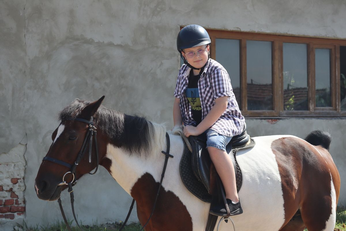 Кінні прогулянки як терапія від війни: ГО "Сила громади" організувала цінне дозвілля для сімей захисників 20