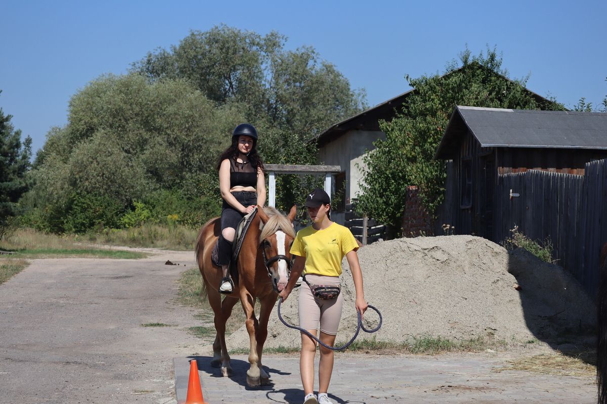 Кінні прогулянки як терапія від війни: ГО "Сила громади" організувала цінне дозвілля для сімей захисників 7