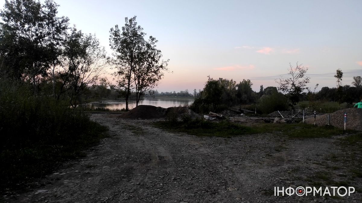 Ще більше бруківки: на Шевченківському озері знову викладають плитку 2