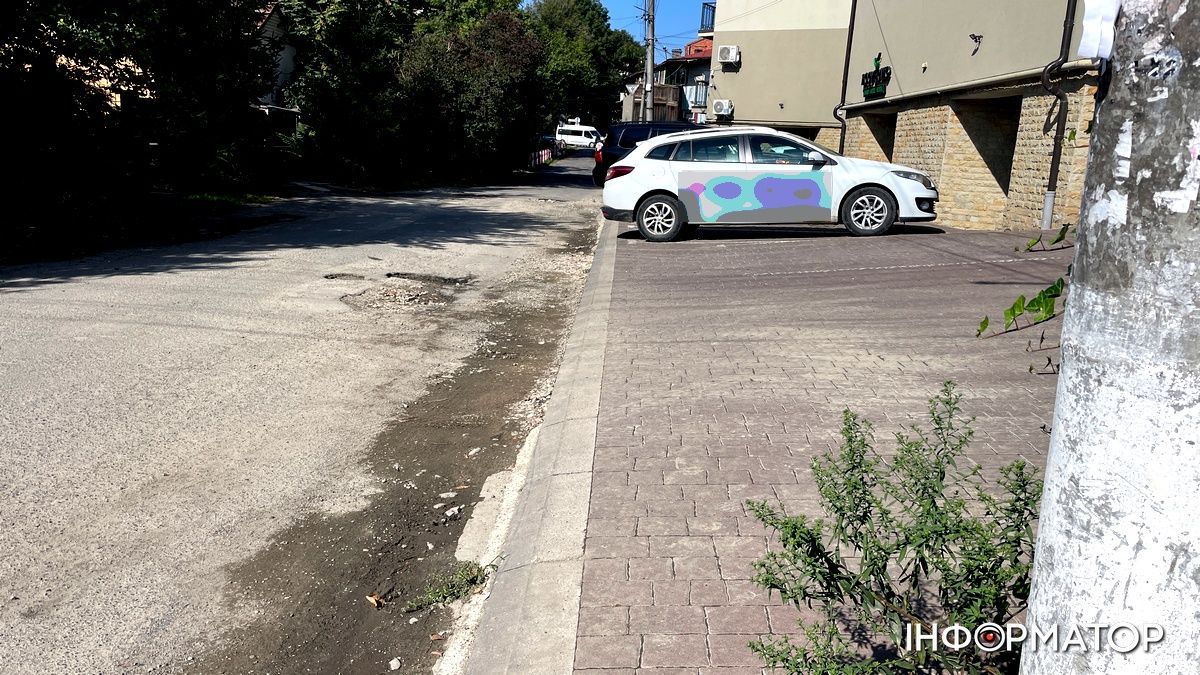 Чи забрукують відсутній тротуар: нонсенс на вул. Тарабалки і що кажуть у ратуші 3