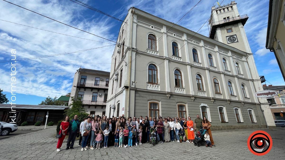 З претензіями - під ратушу. Два дитсадки Коломиї бунтують проти закриття груп 1