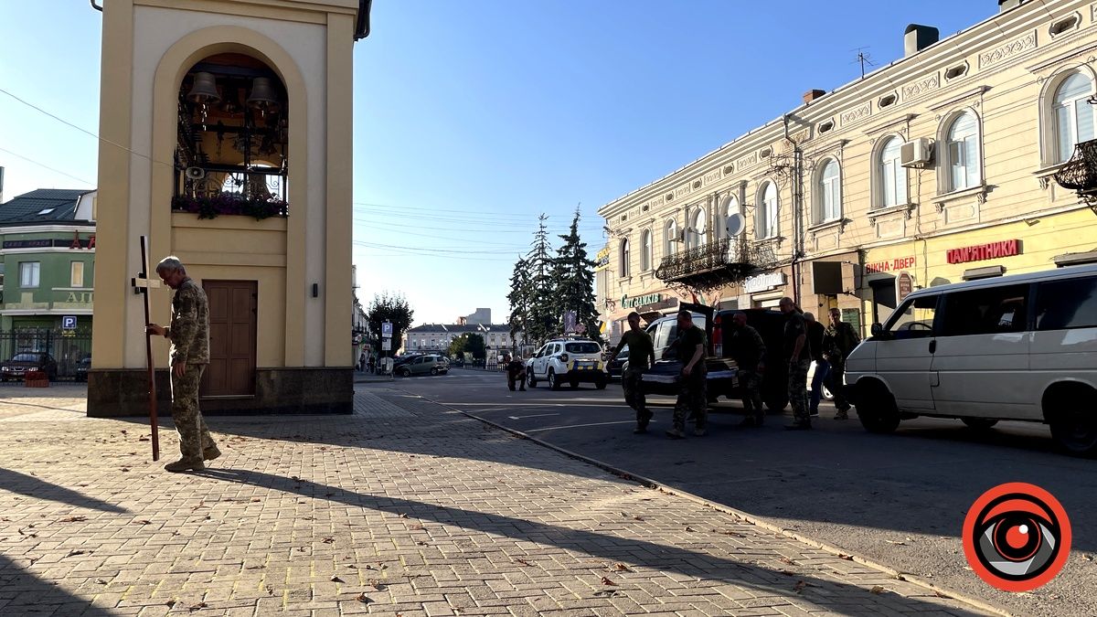 У Коломиї зустріли скорботний кортеж з тілом Ярослава Пукаса 3