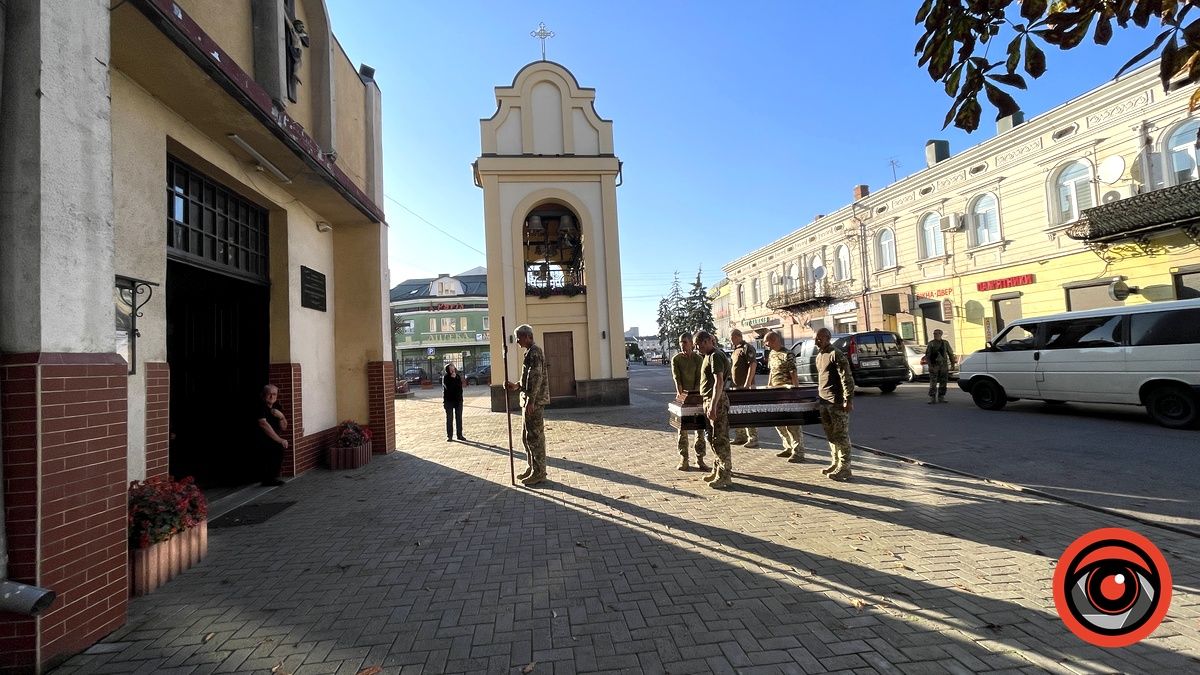 У Коломиї зустріли скорботний кортеж з тілом Ярослава Пукаса 2