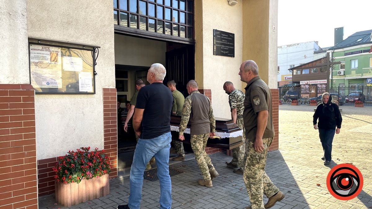 У Коломиї зустріли скорботний кортеж з тілом Ярослава Пукаса 4