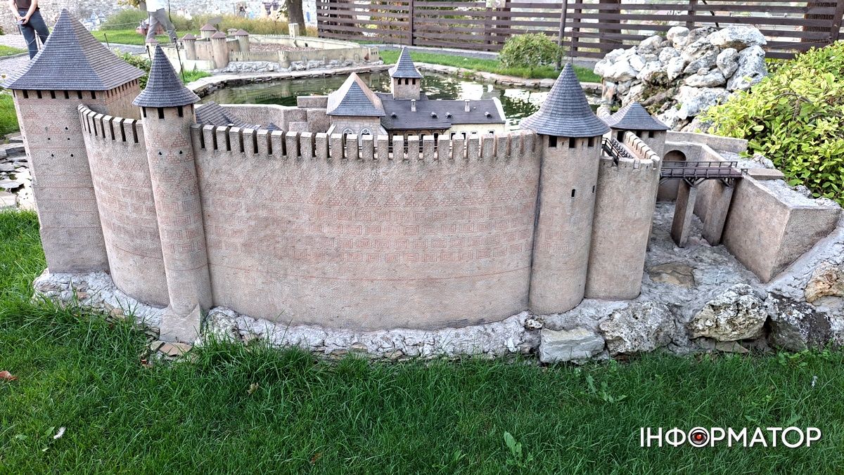 Унікальний дрібносвіт: замки і палаци України в мініатюрі можна побачити в Кам'янці-Подільському 6