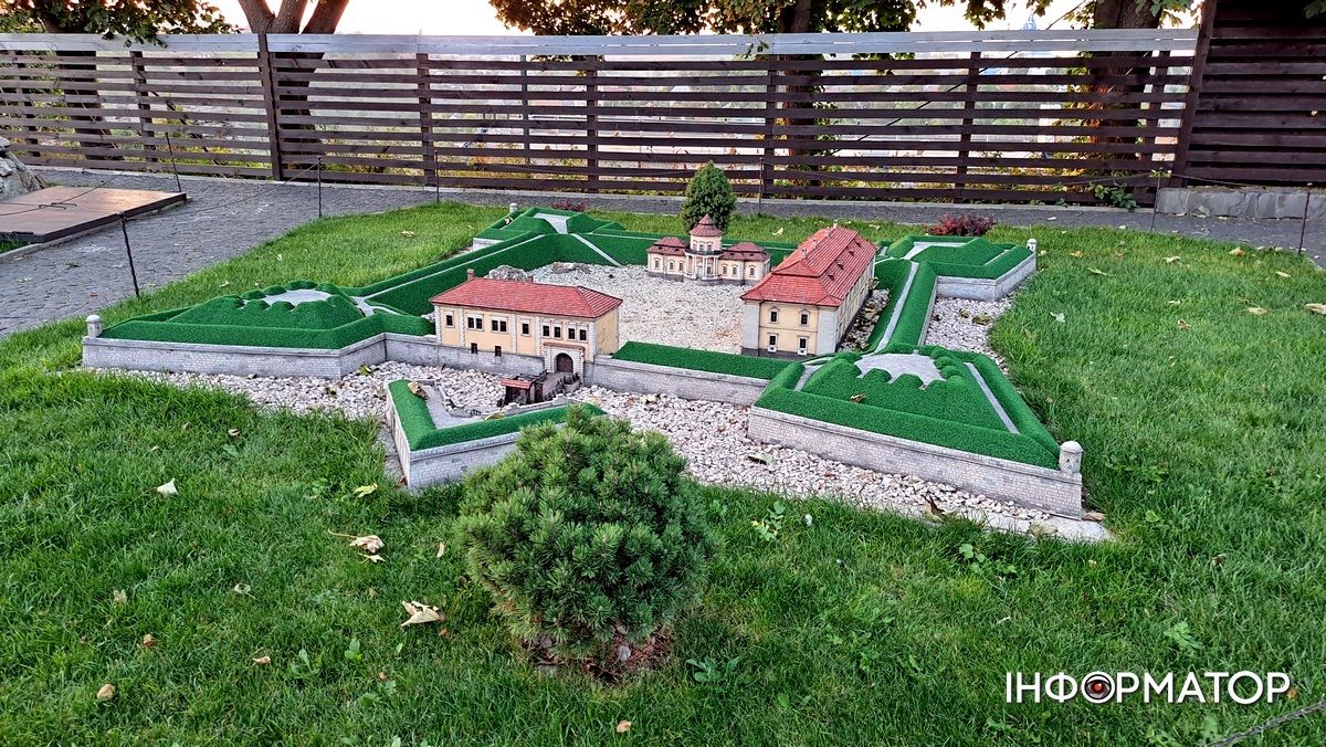 Унікальний дрібносвіт: замки і палаци України в мініатюрі можна побачити в Кам'янці-Подільському 7