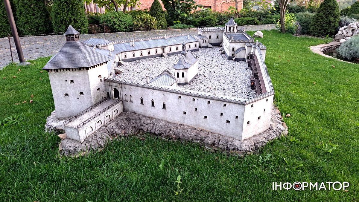Унікальний дрібносвіт: замки і палаци України в мініатюрі можна побачити в Кам'янці-Подільському 4