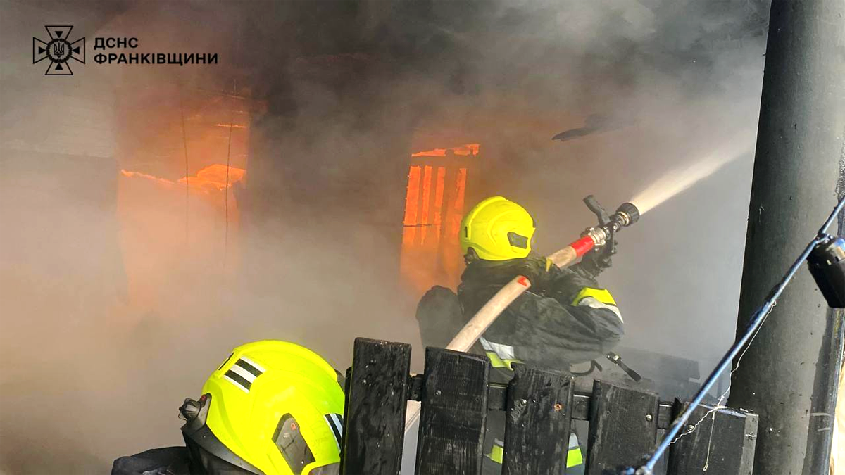 В Івано-Франківську горіла будівля пабу