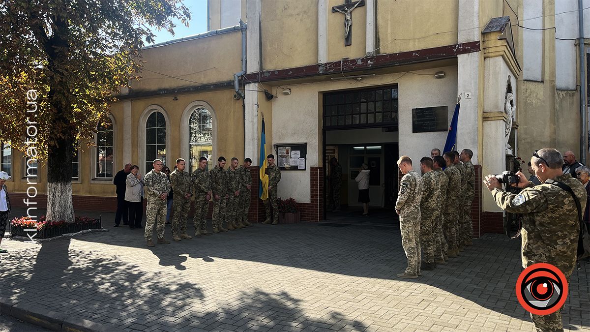 Назавжди 48...У Коломиї попрощалися з загиблим Ярославом Пукасом 2