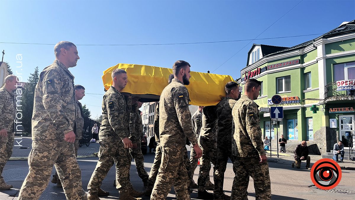 Назавжди 48...У Коломиї попрощалися з загиблим Ярославом Пукасом 10