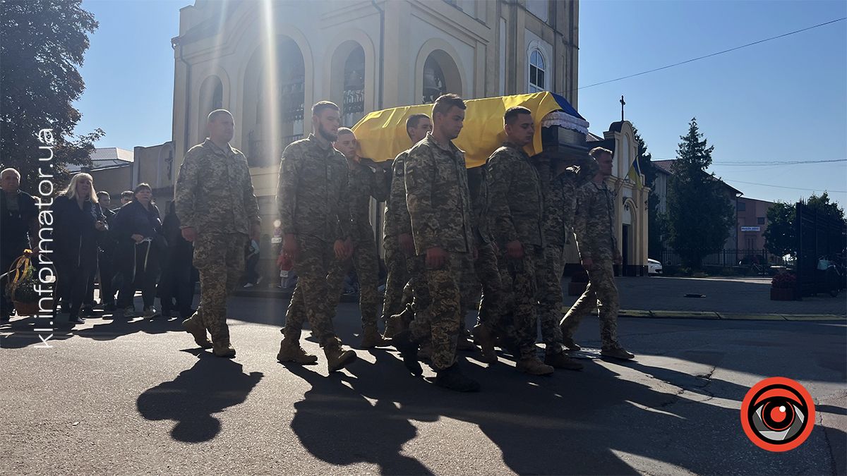 Назавжди 48...У Коломиї попрощалися з загиблим Ярославом Пукасом 9