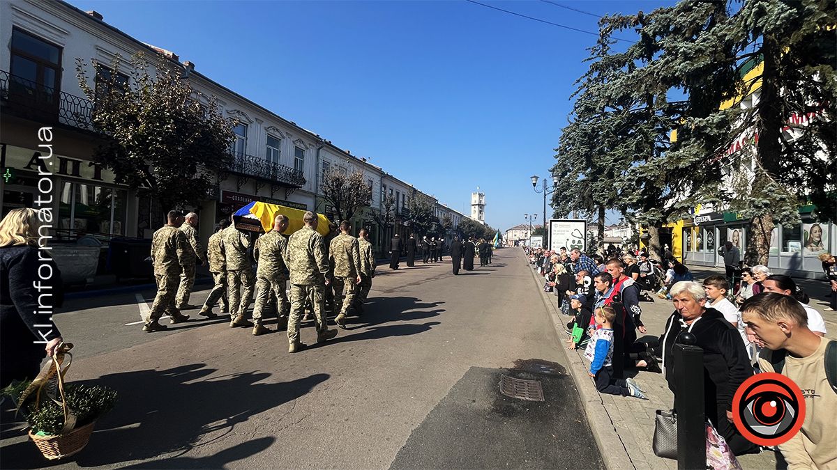 Назавжди 48...У Коломиї попрощалися з загиблим Ярославом Пукасом 13