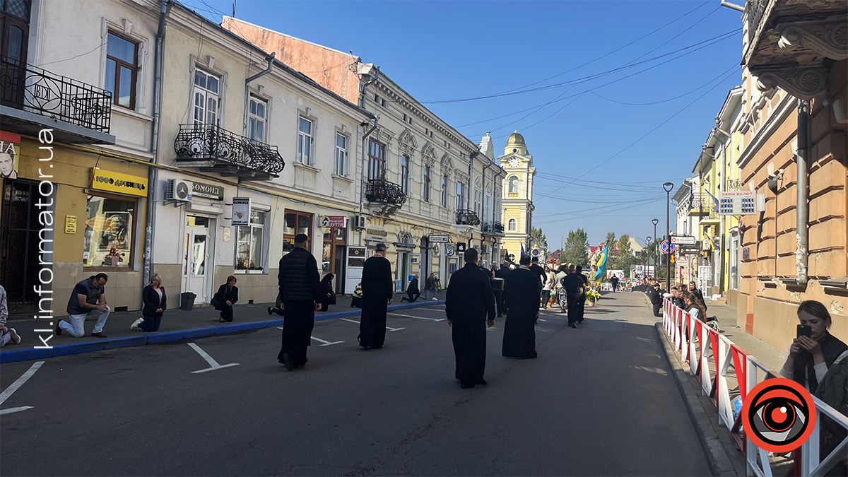 Назавжди 48...У Коломиї попрощалися з загиблим Ярославом Пукасом 15
