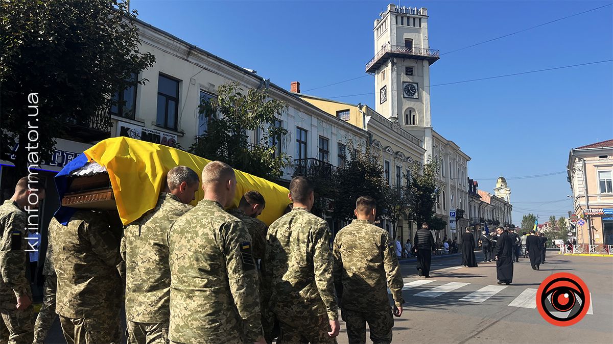 Назавжди 48...У Коломиї попрощалися з загиблим Ярославом Пукасом 14