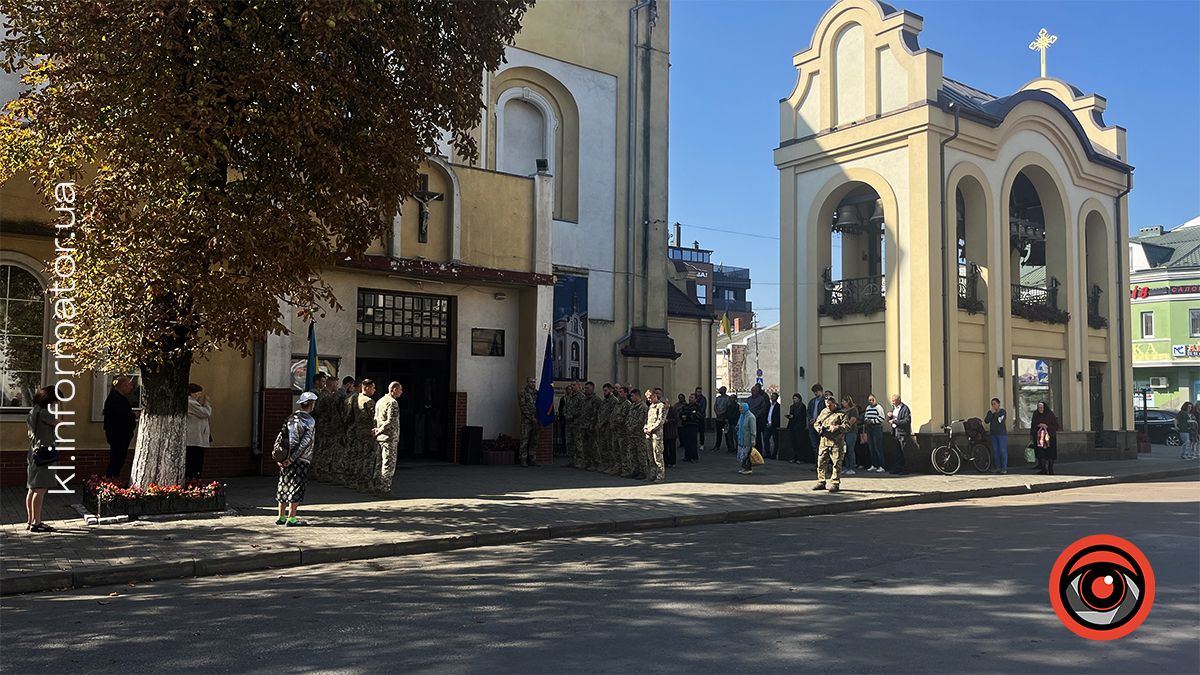 Назавжди 48...У Коломиї попрощалися з загиблим Ярославом Пукасом 1